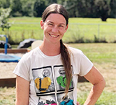 Woman with a t-shirt standing in front of a field