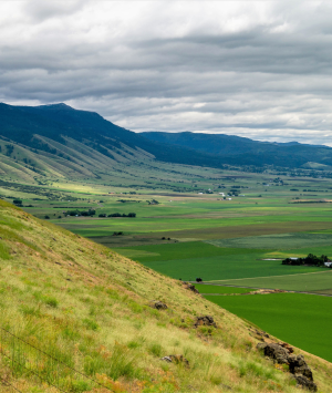 Landscape of a mountain range in Grande Ronde, Oregon